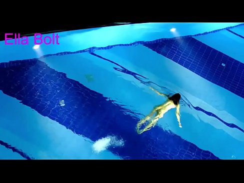 ❤️ Nu mă pot opri din privit, tânără blondă surprinsă înotând goală în piscina stațiunii ELLA BOLT ☑ at ro.porn-mz-com.ru ❌️❤